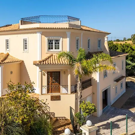 Villa Monte Oliveiras With Private Pool